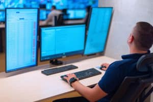 Diferencias entre una central de alarma y un centro de control