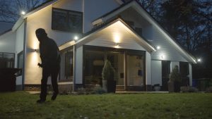 Tecnología contra ocupaciones: cómo proteger tu vivienda vacía